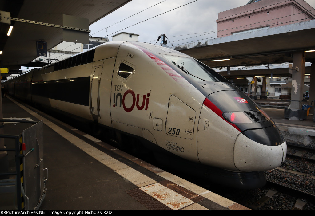 SNCF TGV INOUI 250